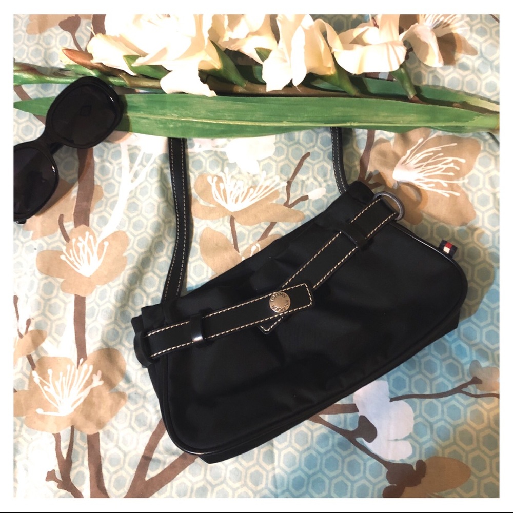 🌿{5 for $25} Tommy Hilfiger Small Black Purse